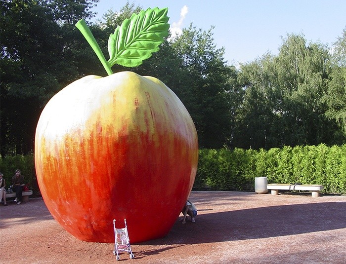 Парковая скульптура «Яблоко»